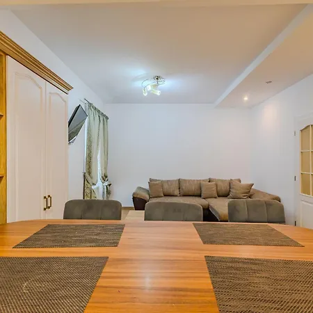 Tampa Hill Apartment *